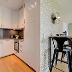 Luxury 1 Bedroom Flat In Kirchberg 아파트